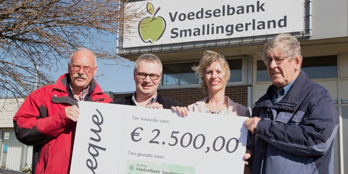Op een zonovergoten officiële laatste dag van de winter, overhandigde Sterk Heiwerken een mooie cheque aan Voedselbank Smallingerland te Drachten.