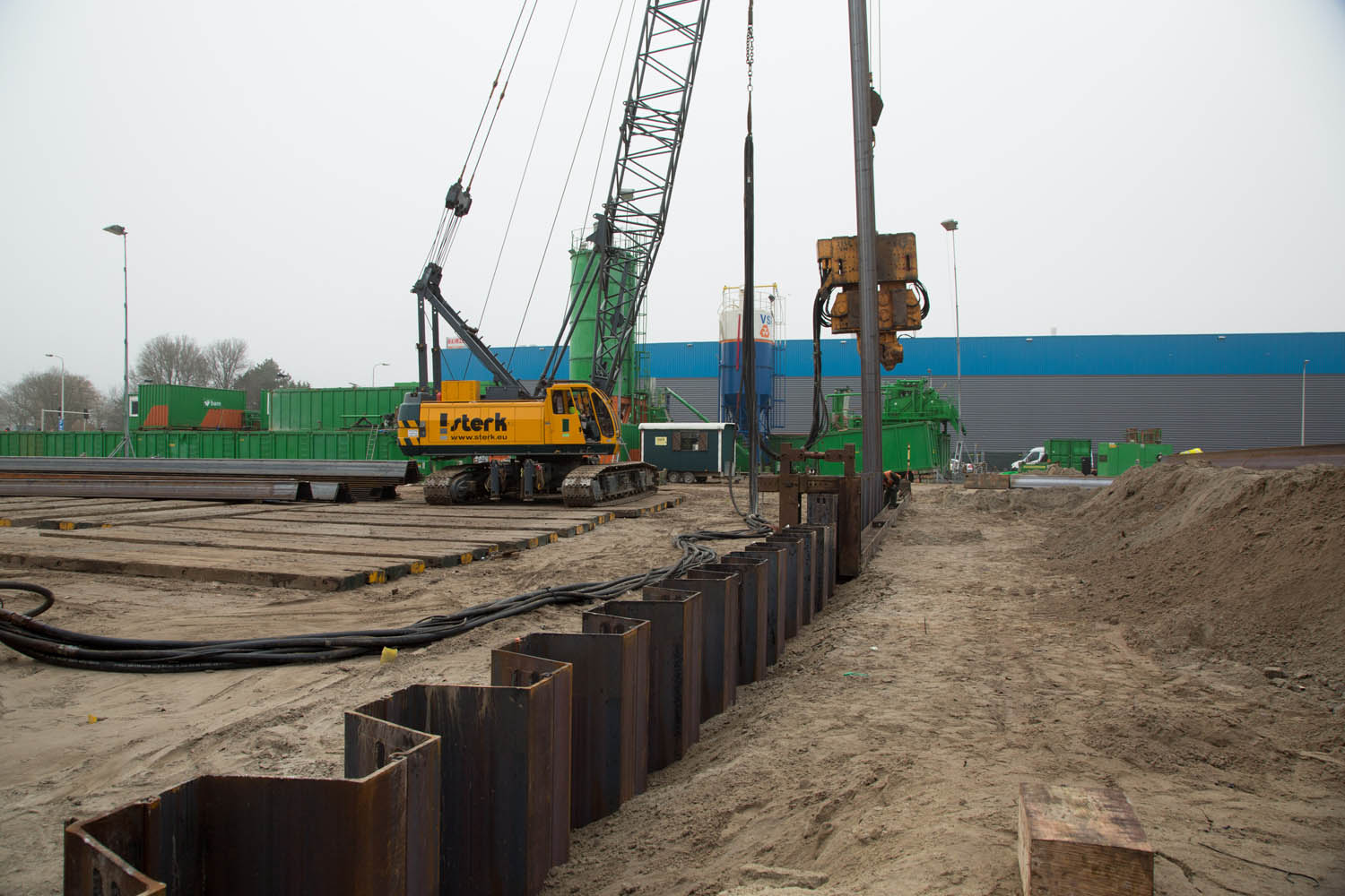 Sterk - Damwand plaatsen Rotterdamsebaan