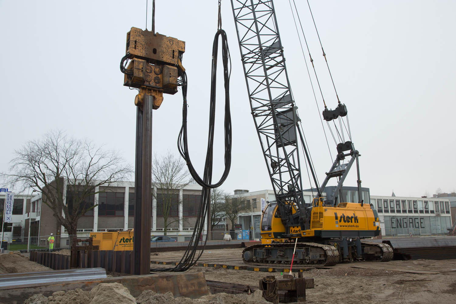 Sterk - Damwand plaatsen Rotterdamsebaan