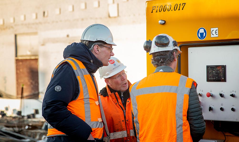 Bij Sterk investeren we in duurzaamheid. Het afgelopen halfjaar hebben we maar liefst twee Stage V powerpacks met start-stop-systeem gekocht.