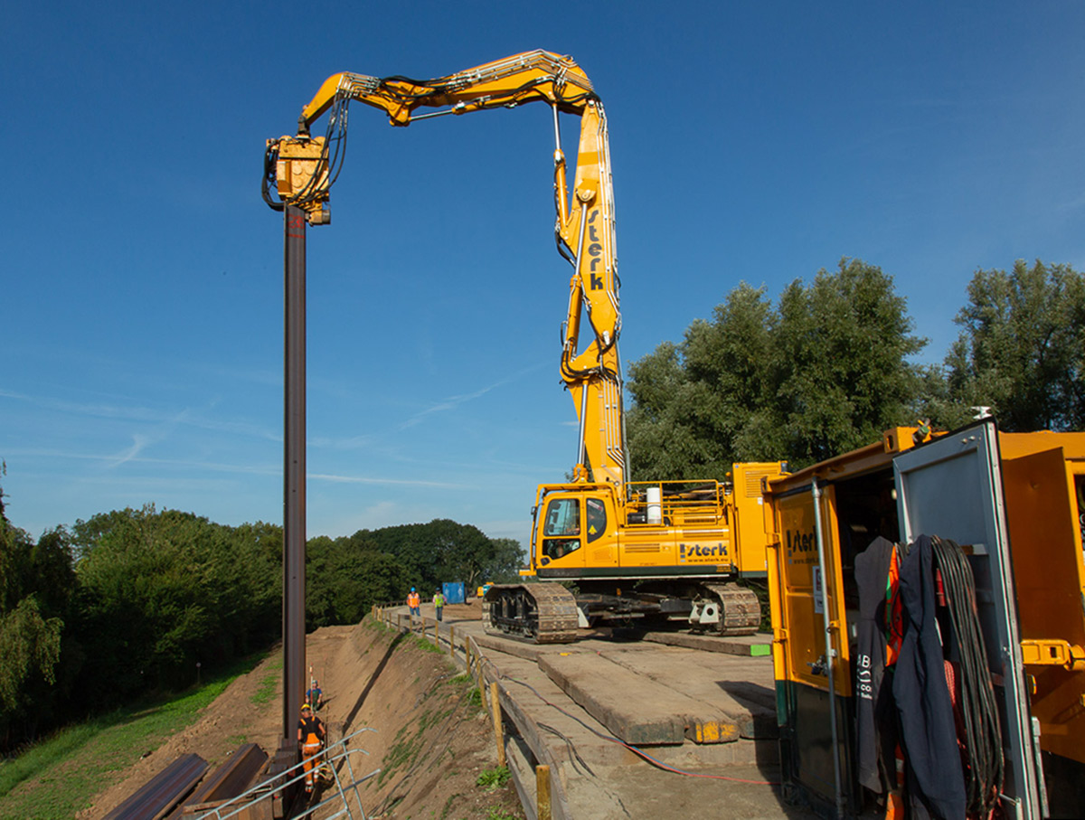 Sterk Dijkversterking Vianen Damwand Verankering Ankers Hoogwaterbeschermingsprogramma HWBP 4