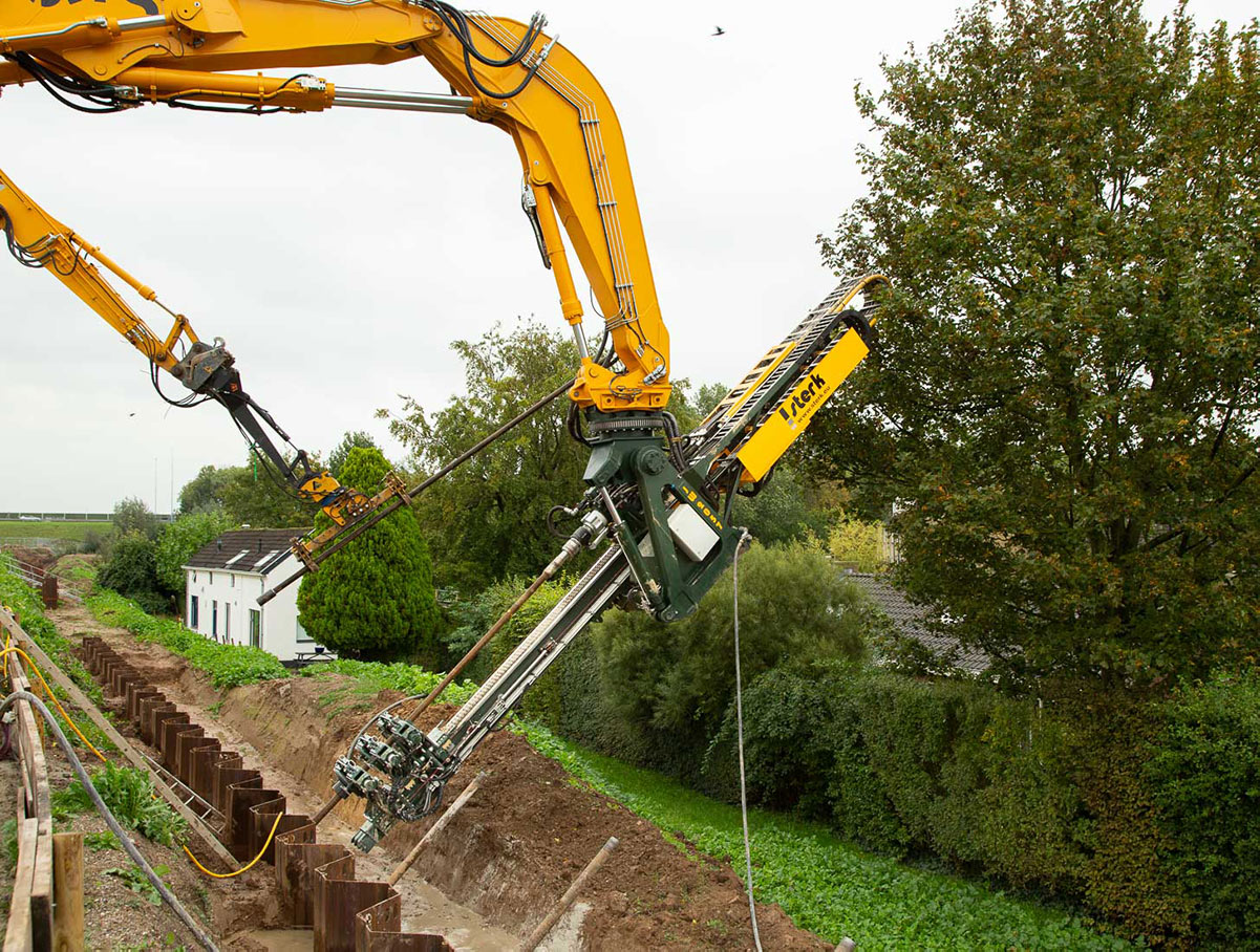 Sterk Dijkversterking Vianen Damwand Verankering Ankers Hoogwaterbeschermingsprogramma HWBP