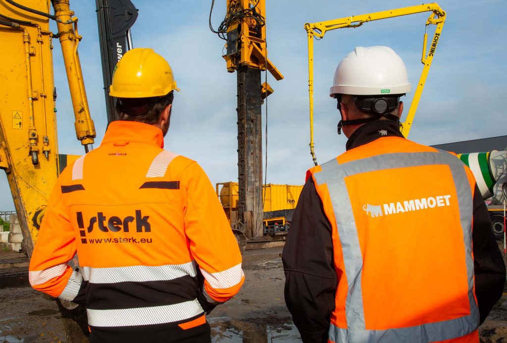 Sterk en Mammoet HDP sloegen de handen ineen voor een oplossing om af te rekenen met de nadelige gevolgen van slappe ondergrond. Dat leidde tot een innovatief idee dat inmiddels zijn vuurdoop heeft beleefd en met vlag en wimpel slaagde in de test.